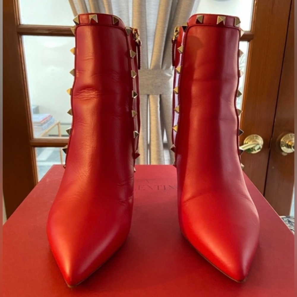 Valentino Garvani Rockstud Accent Boots